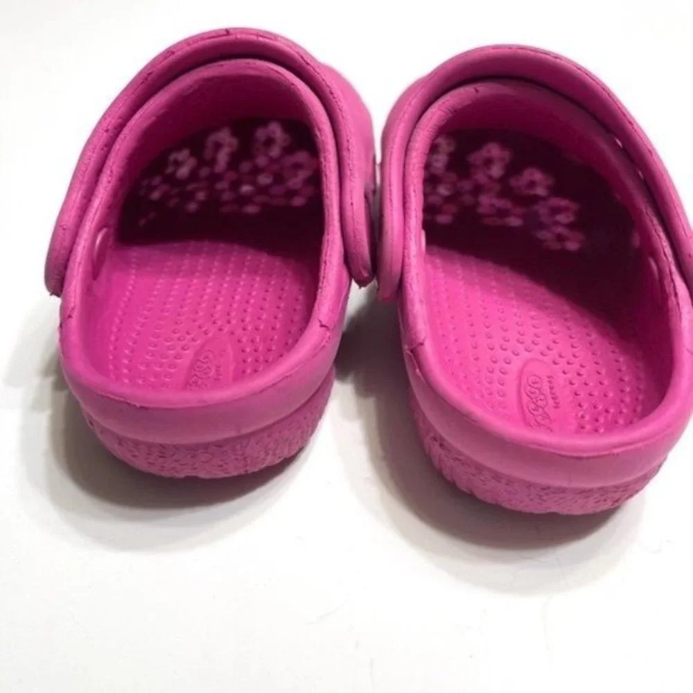 Crocs. Girl , slip on Clog rubber, Pink color size 4-5‎